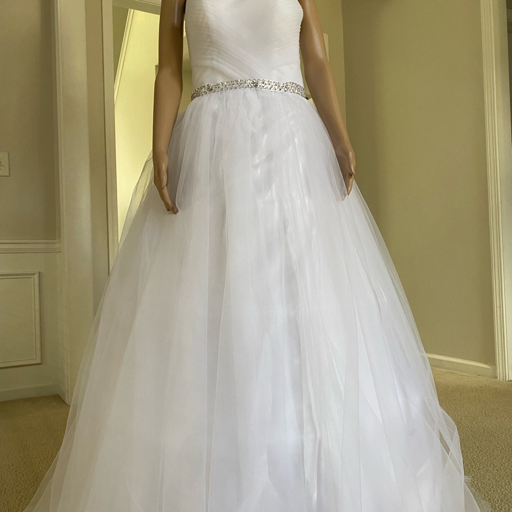 Elegant White Strapless Wedding Dress